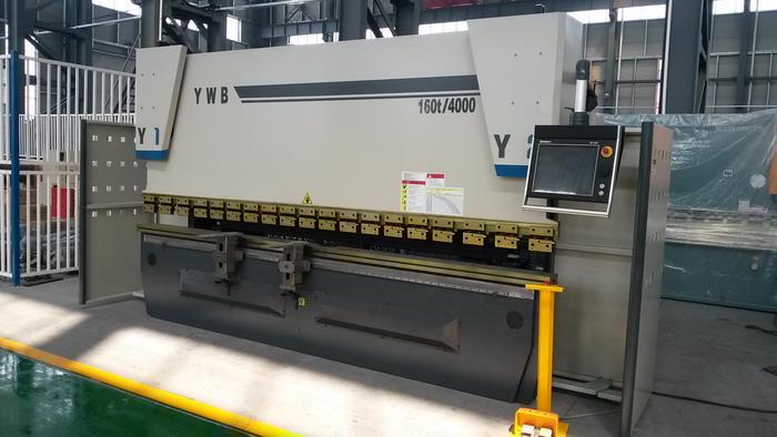 4 m Delem 6 ašių CNC lakštinio metalo lankstymas