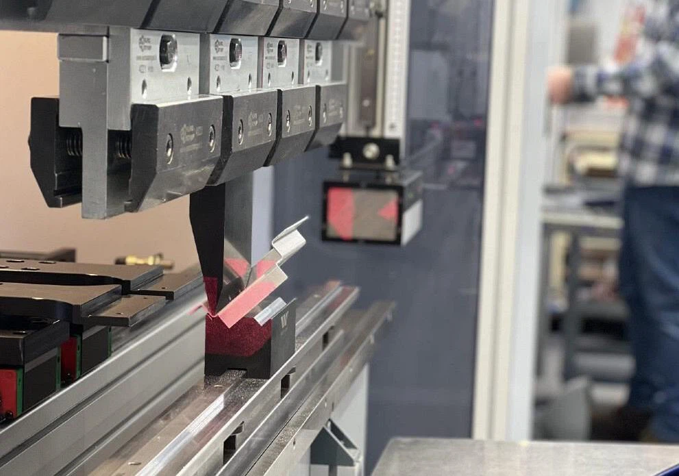 small parts bending on sectionalized press brake tools