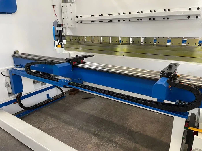 China AHYW Yawei 4m 6 axis CE NR12 cnc press brakes auto bending back gauges Italy ESA S640