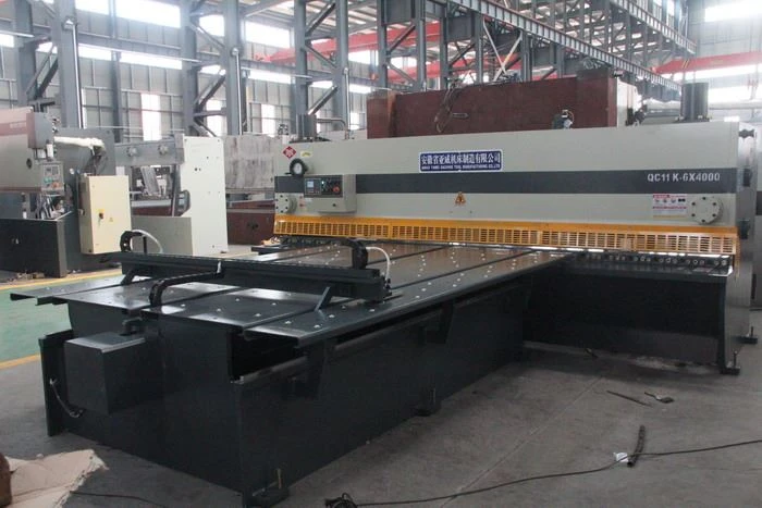 „Yawei“ 6 mm CNC metalinės 4M giljotinos ESA S625 automatinis tiekimas